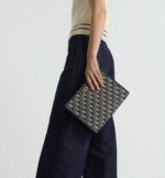 30 Montaigne Dea Pouch